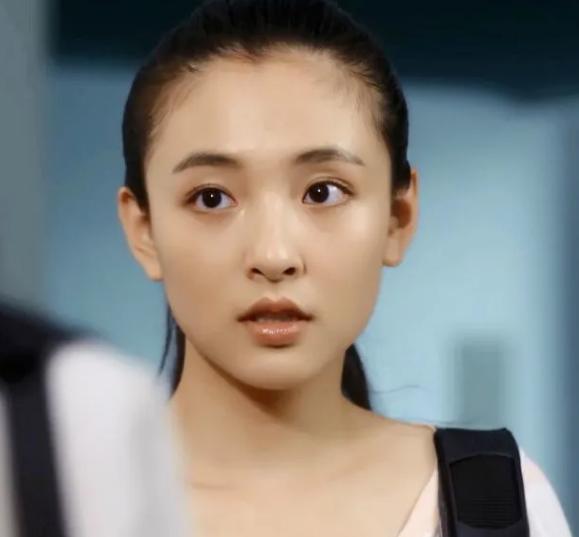 娱乐吃瓜女明星生孩子,娱乐圈女明星生孩子背后的故事与心酸