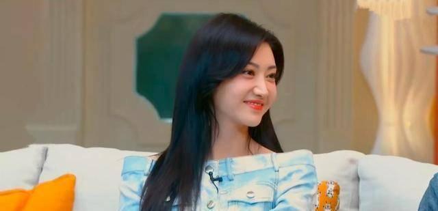 娱乐吃瓜君唐艺昕,甜蜜爱情与事业双丰收的秘诀