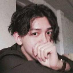 娱乐吃瓜的头像男生真人,真人风格个性十足”