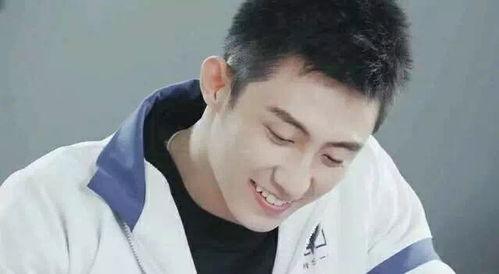 娱乐吃瓜爆料黄景瑜,前妻爆料与张艺上亲密互动，娱乐圈风云再起