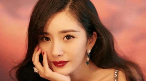 娱乐圈内吃瓜的明星,明星们如何成为吃瓜群众的新宠 第2张 娱乐圈内吃瓜的明星,明星们如何成为吃瓜群众的新宠 第2张
