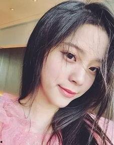娱乐吃瓜酱女生p图,揭秘网红滤镜下的真实面貌 第2张 娱乐吃瓜酱女生p图,揭秘网红滤镜下的真实面貌 第2张