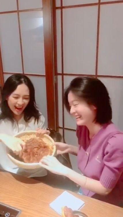 娱乐吃瓜酱戏精母女,一场母女间的戏精盛宴 第2张 娱乐吃瓜酱戏精母女,一场母女间的戏精盛宴 第2张
