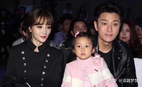娱乐圈离婚吃瓜事件,揭秘明星婚姻背后的真相 第3张 娱乐圈离婚吃瓜事件,揭秘明星婚姻背后的真相 第3张