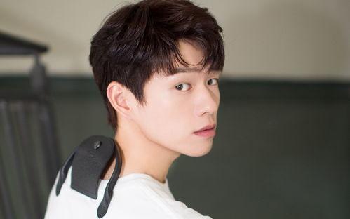 娱乐吃瓜君魏大勋,娱乐吃瓜界的“瓜王”传奇  第2张