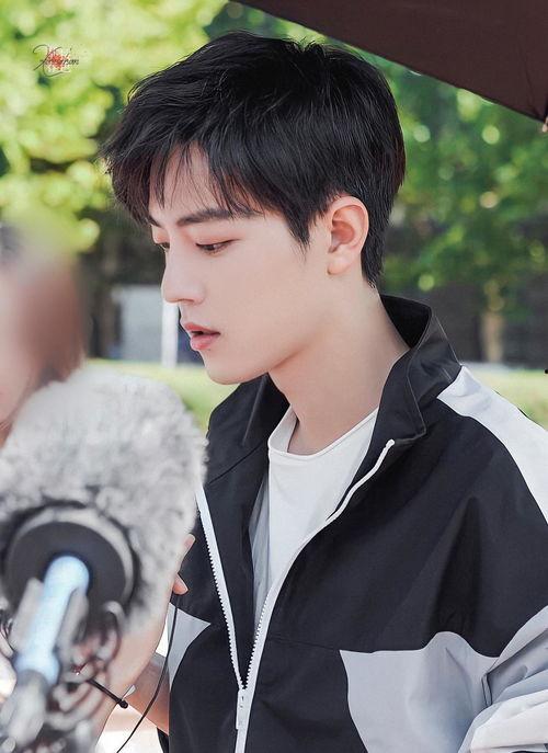 娱乐吃瓜君贺峻霖,娱乐吃瓜界的风云人物  第2张