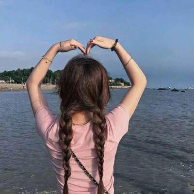 娱乐吃瓜酱背影头像女,揭秘娱乐吃瓜酱背后的神秘女生  第3张