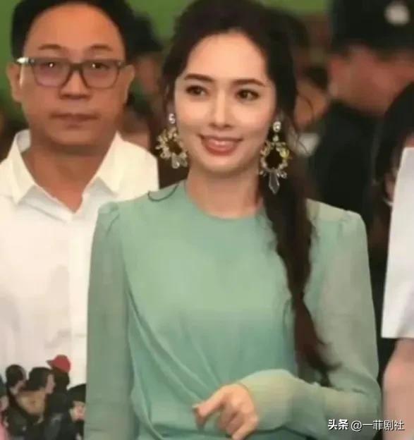 明星吃娱乐圈大瓜,明星大瓜连连爆，揭秘幕后真相  第3张
