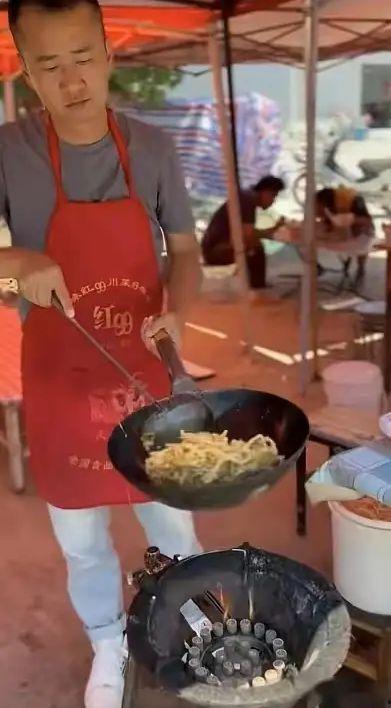 娱乐吃瓜酱摆摊视频大全,揭秘幕后故事，带你领略网红经济魅力  第2张