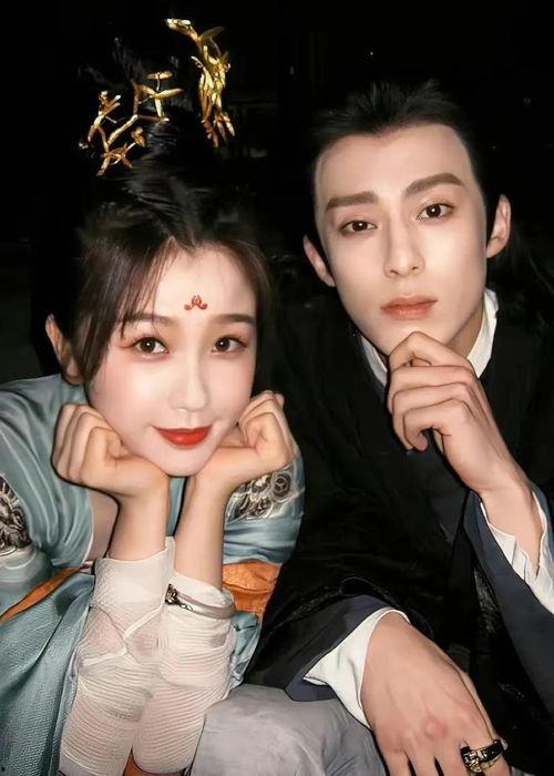 娱乐吃瓜女星和男星关系,揭秘吃瓜女星与男星之间的爱恨情仇  第3张
