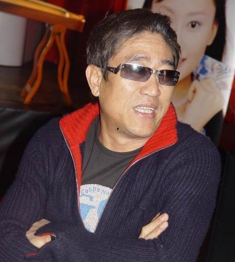 柯受良吃瓜看娱乐圈,吃瓜看娱乐圈，揭秘明星幕后故事  第2张