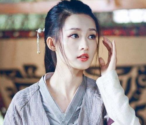 吃瓜娱乐李沁是谁,从吃瓜娱乐到璀璨星途的华丽蜕变  第2张